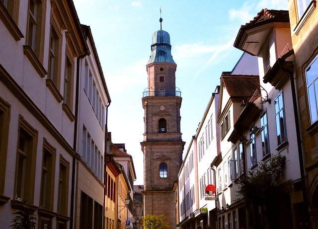 Bahnhit Erlangen Hugenottenkirche/Strasse, © Pixabay