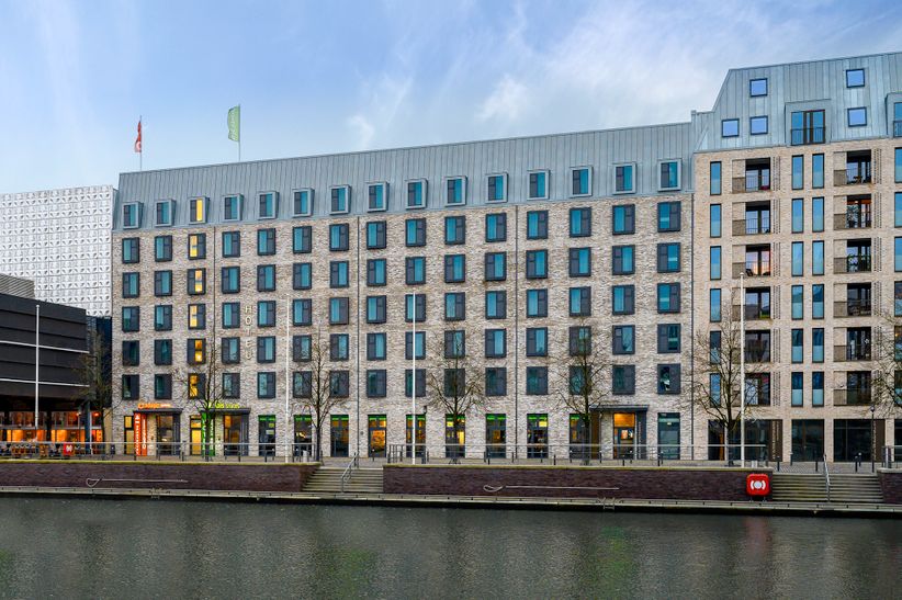 Außenansicht des ibis Styles und Aparthotel Adagio in Kiel