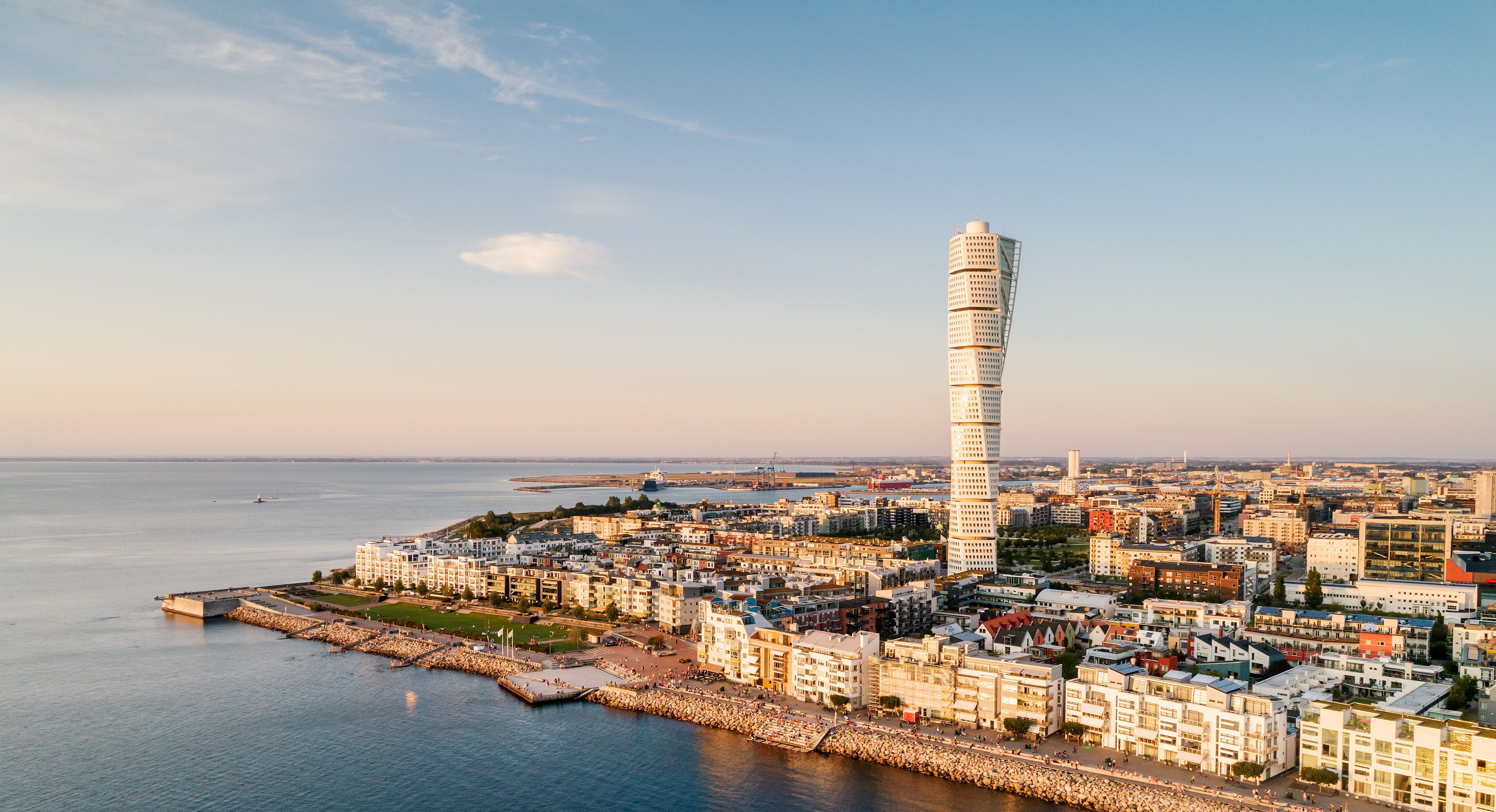 Panoramablick auf Malmö vom Meer aus.