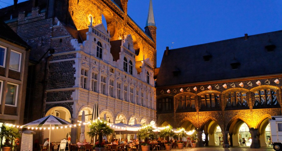 Lübeck nachts Lichter, © Getty Images