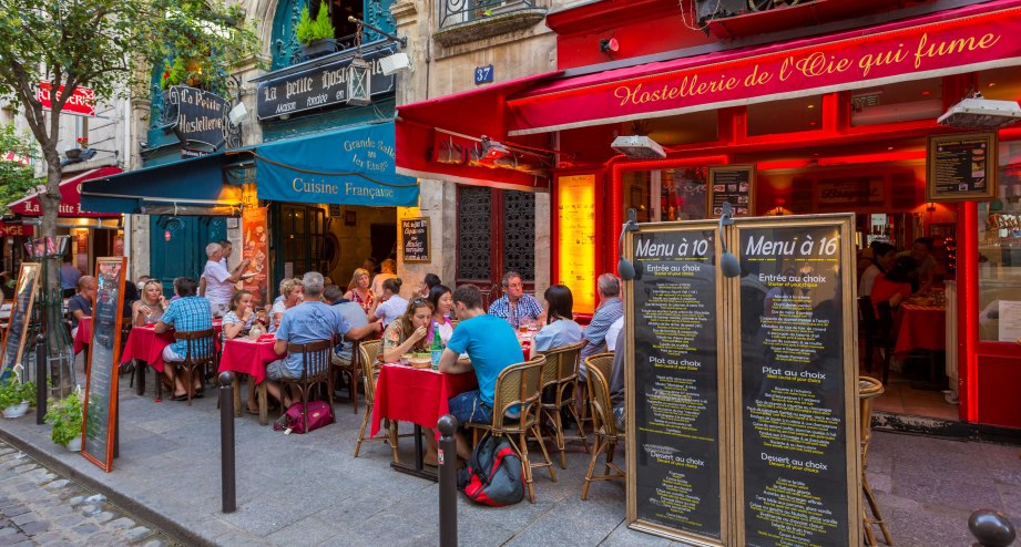 Paris Restaurant Straßen , © GettyImages_Pawel Libera
