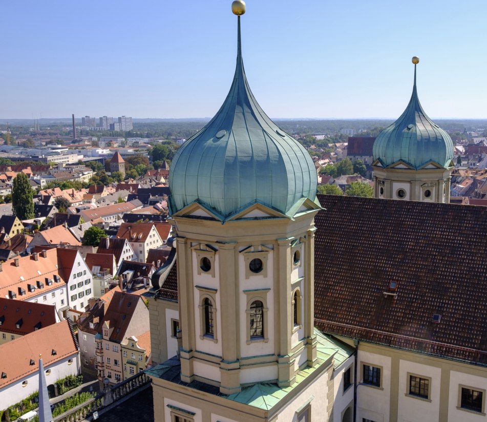 Das Rathaus in Augsburg aus der Volgelperspektive - BAHNHIT.DE, © getty, Foto: Martin Siepmann