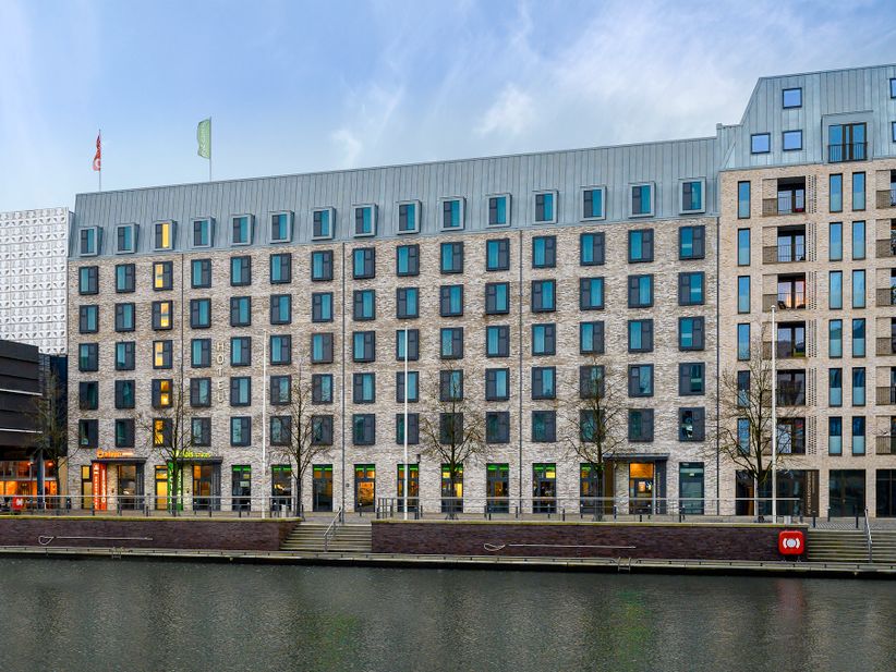 Außenansicht des ibis Styles und Aparthotel Adagio in Kiel