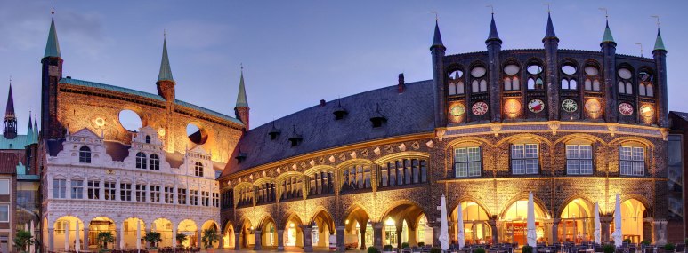 Der Lübecker Rathausmarkt - BAHNHIT.DE, © LTm - Uwe Freitag