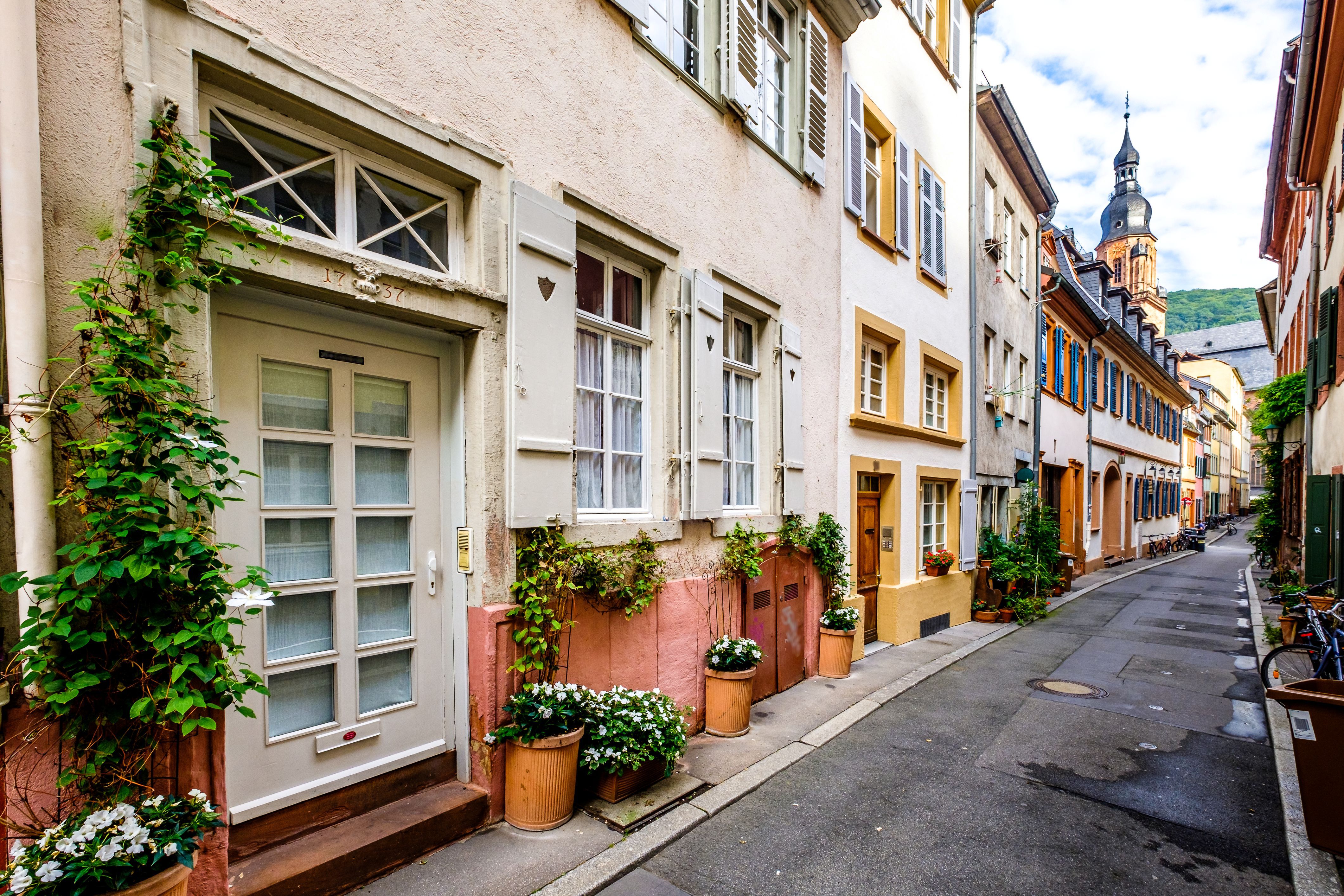 eine Straße in der Altstadt von Heidelberg