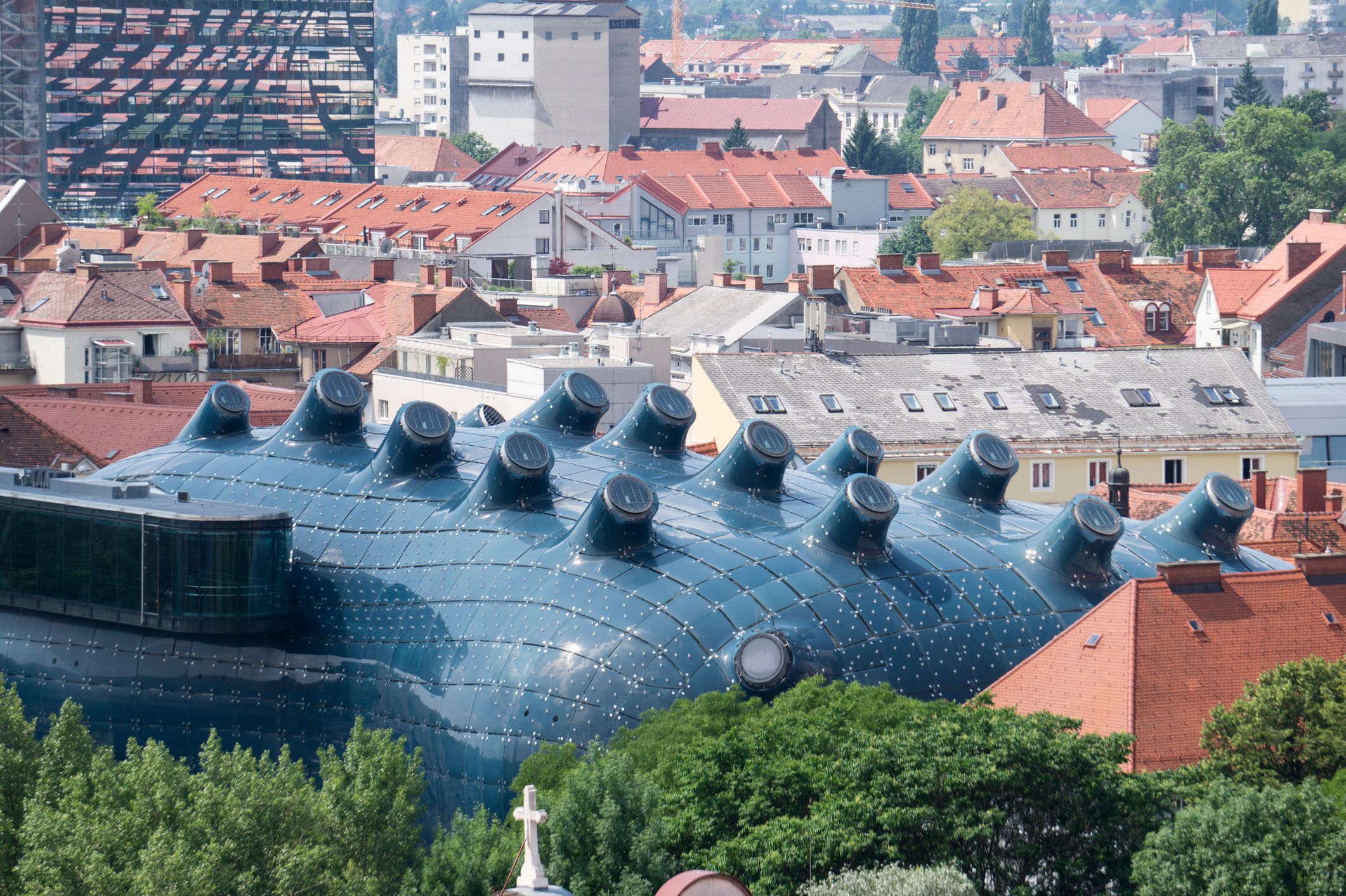 Kunsthaus Graz vom Schlossberg aus gesehen