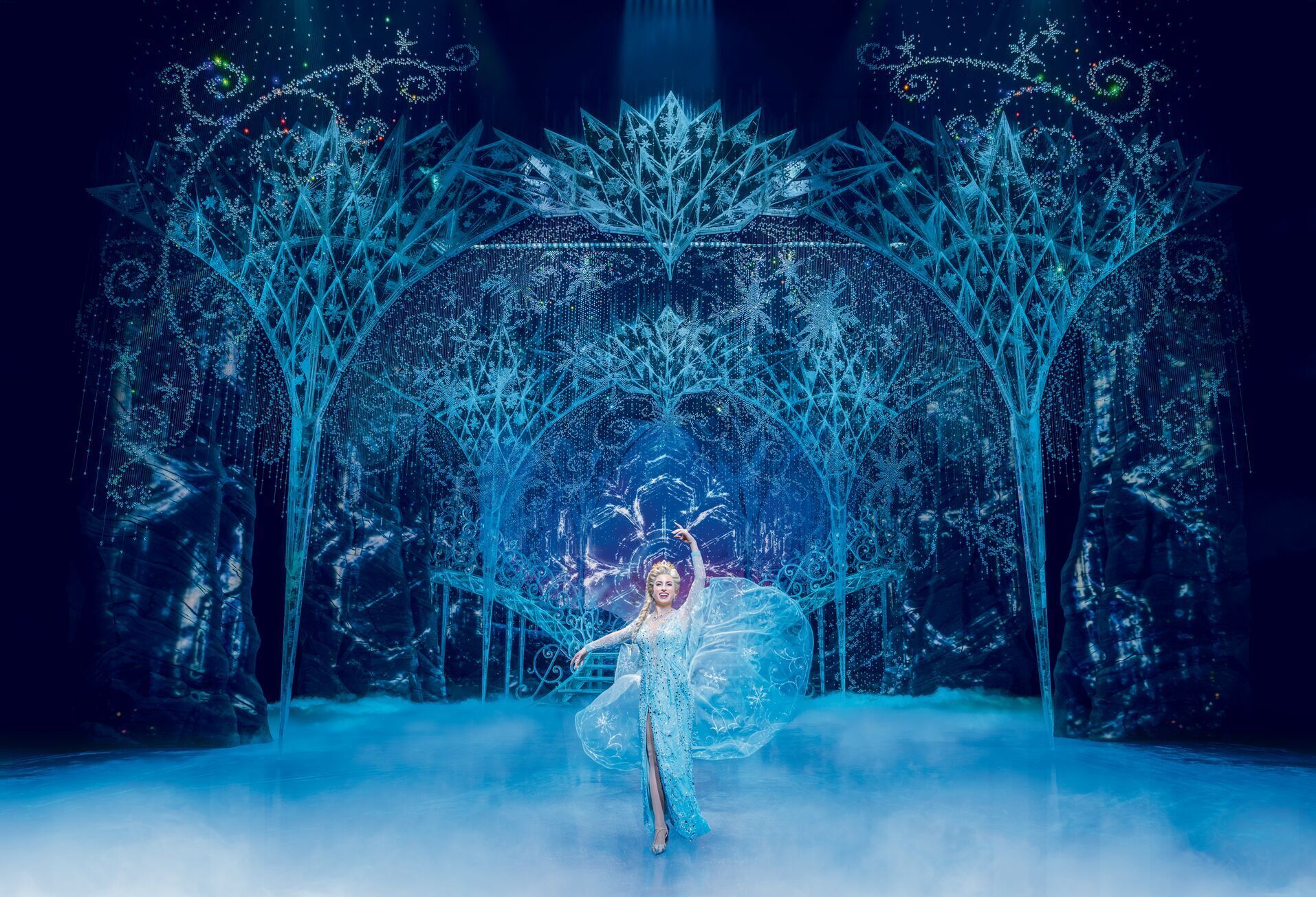 Bühnenszene aus dem Musical Die Eiskönigin. „Lass jetzt los“