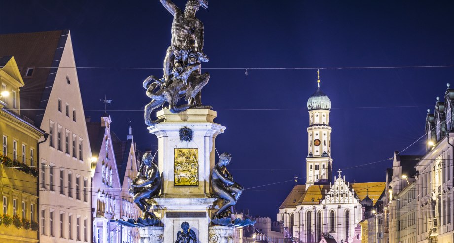 Augsburg bei Nacht, © Getty Images SeanPavonePhoto