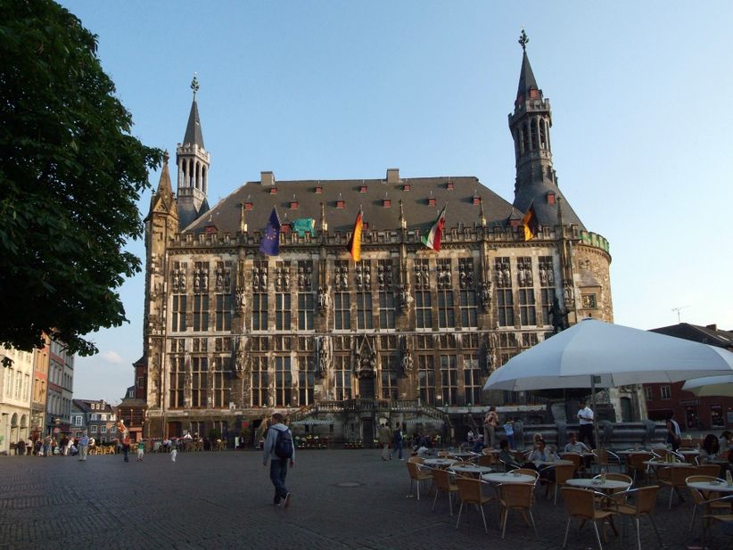 Gesamtansicht des Aachener Rathauses in Aachen