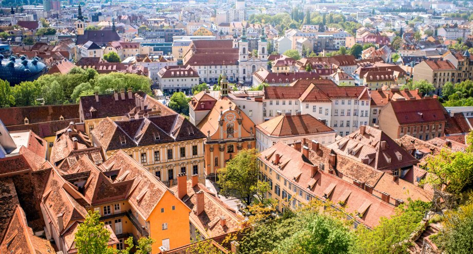 Graz Altstadt Panorama, © Getty Images RossHelen