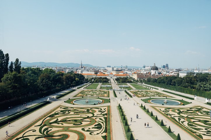Wien Schlossgarten, © Getty Images PETER LOURENC0