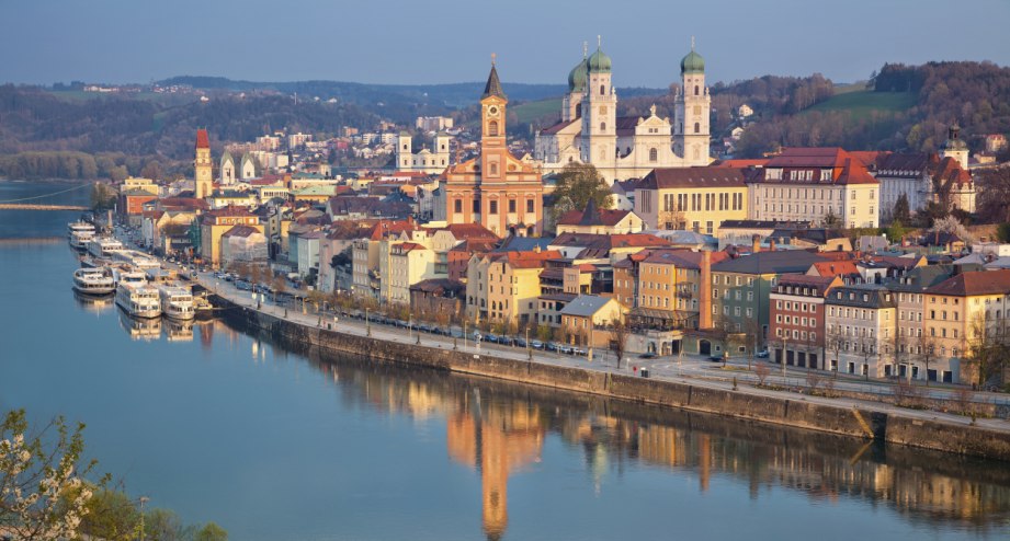 Blick auf die Donau in Passau. - BAHNHIT.DE, © getty; Foto: Rudolf Balasko rudi1976@gmail.com