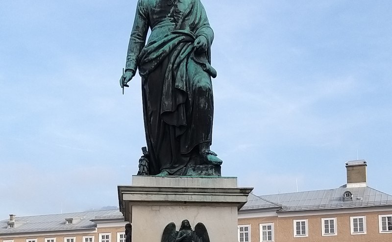 Mozart Denkmal in Salzburg. - BAHNHIT.DE