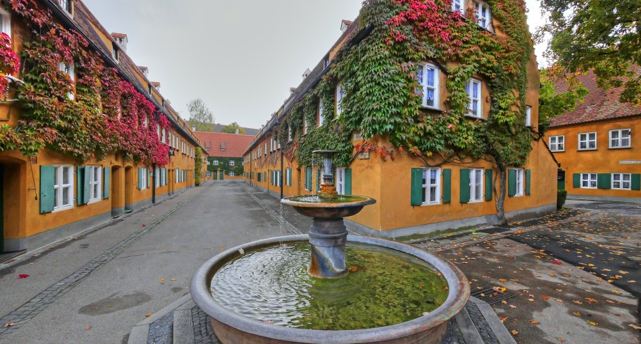 Augsburg Brunnen Häuser, © Getty Images Hans-Peter Merten