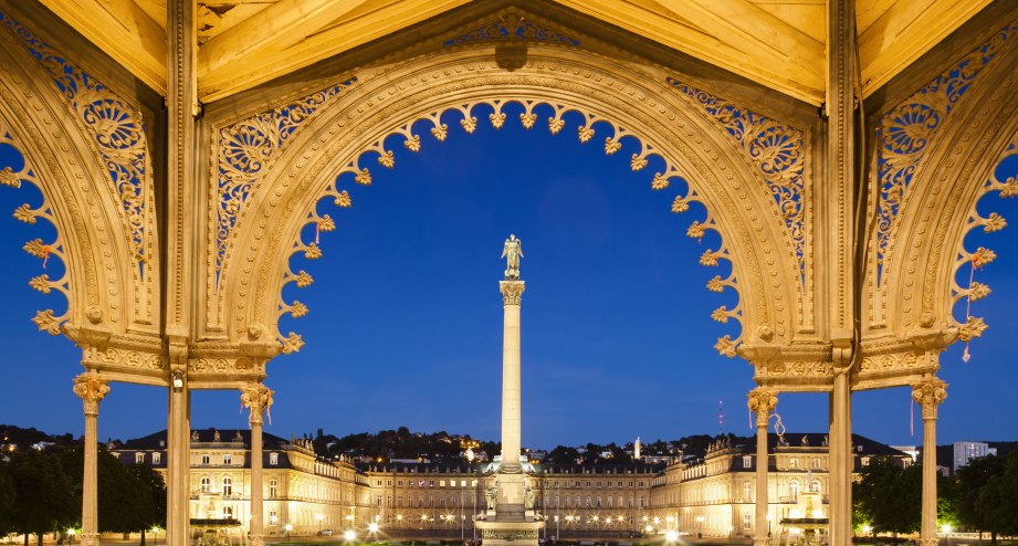 Stuttgart Schlossplatz bei Nacht, © Getty Images Jorg Greuel