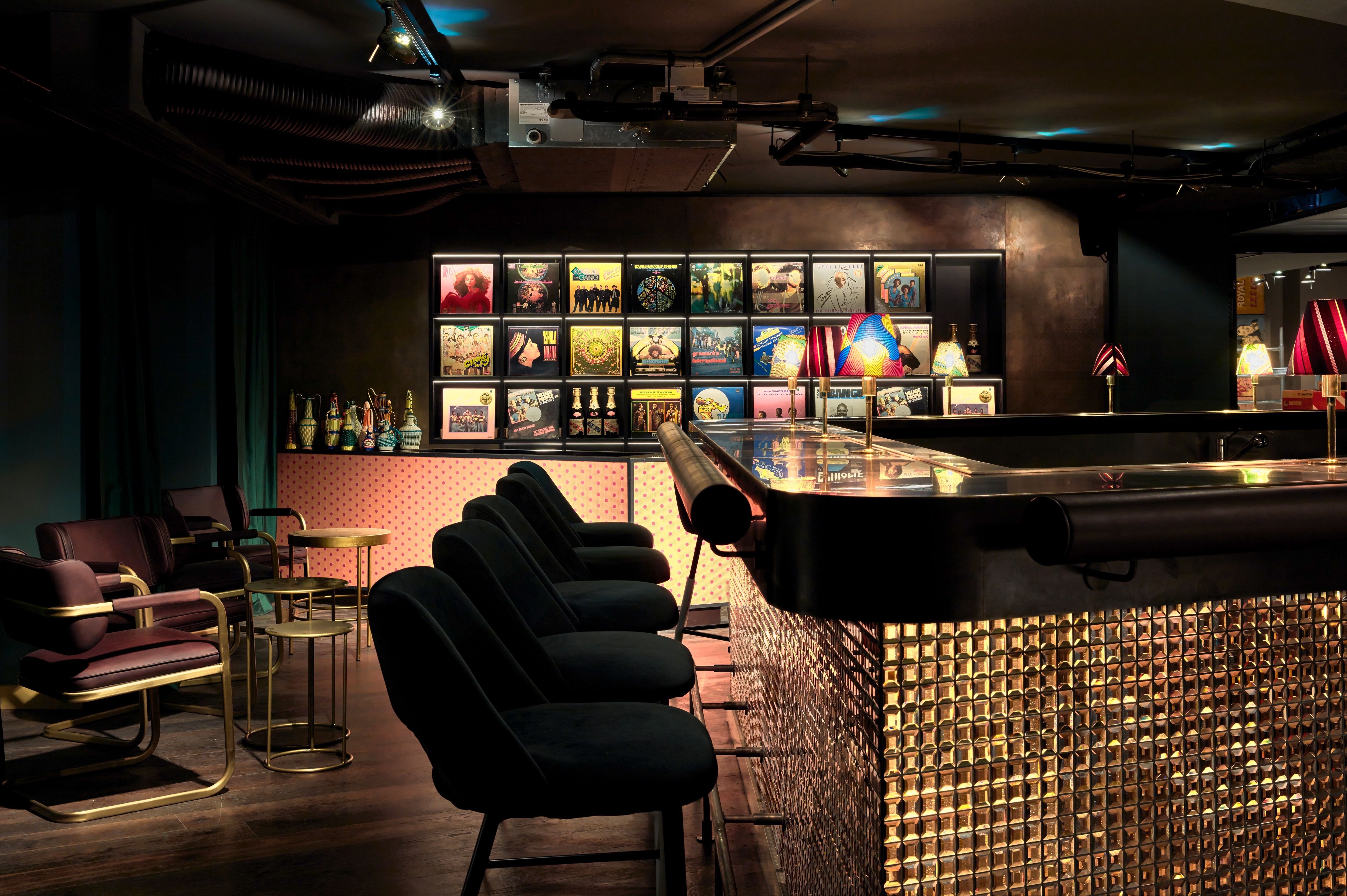 Hotel Bar