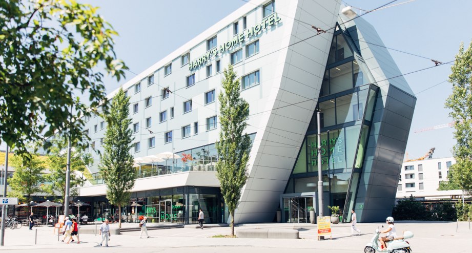 Außenansicht im Sommer, © harry´s home Hotels / Daniel Zangerl
