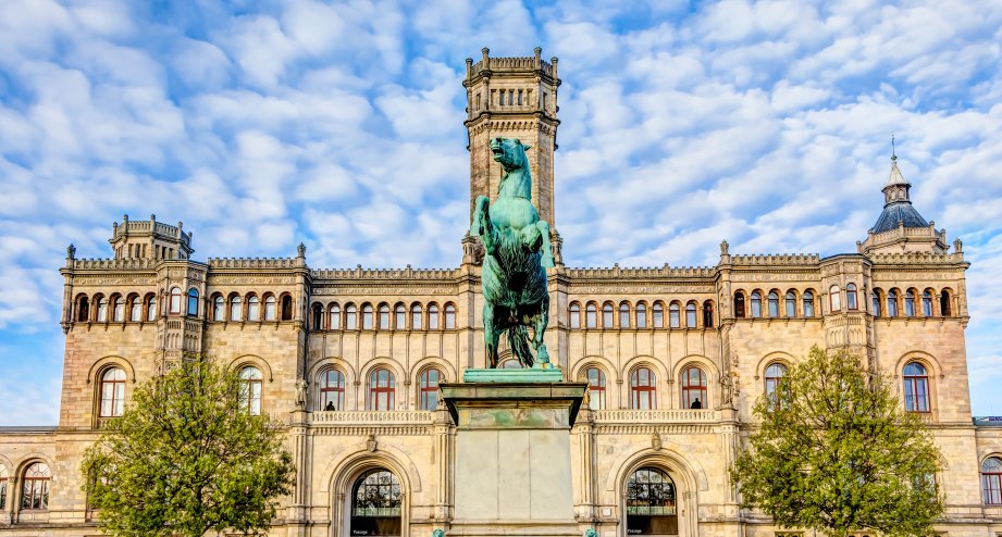 Hannover Statue, © Getty Images Photography by mije shots