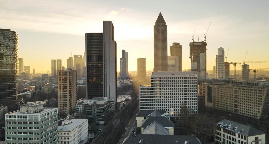 Frankfurt am Main Skyline morgens, © Getty Images Haussmann Visuals