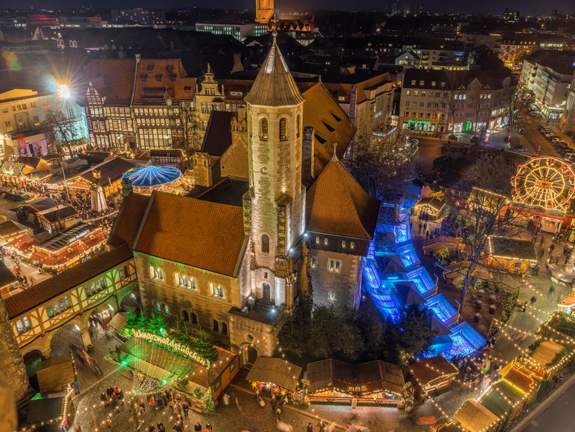 Braunschweiger Weihnachtsmarkt mit festlicher Beleuchtung
