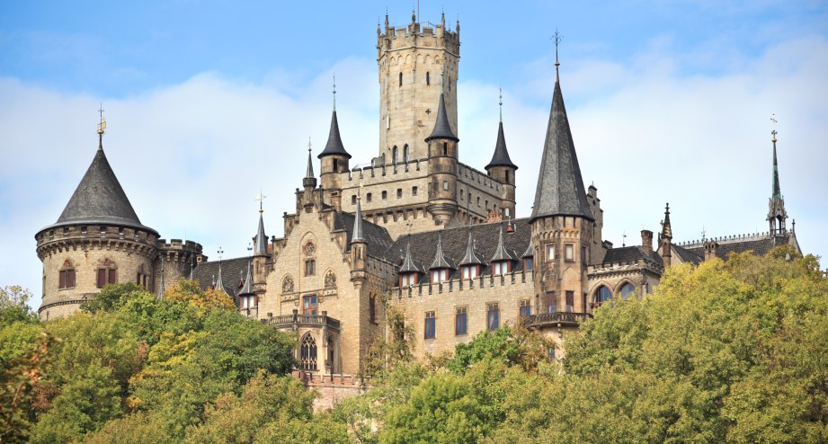 Das Schloss Marienburg in Hildesheim - BAHNHIT.DE, © Getty, Foto: ROMAOSLO