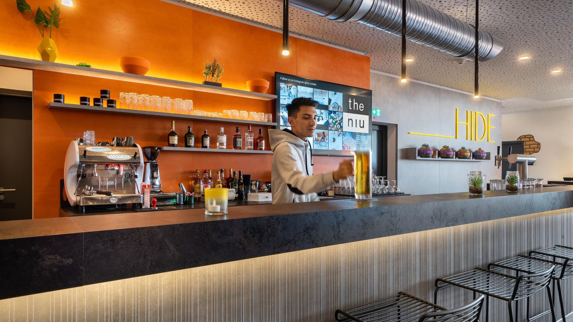 Hotel Bar
