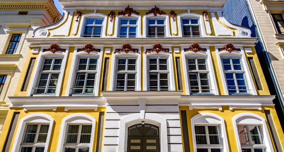 Schwerin gelbe Fassade, © Getty Images Ralph Hoppe - www.FooTToo.de