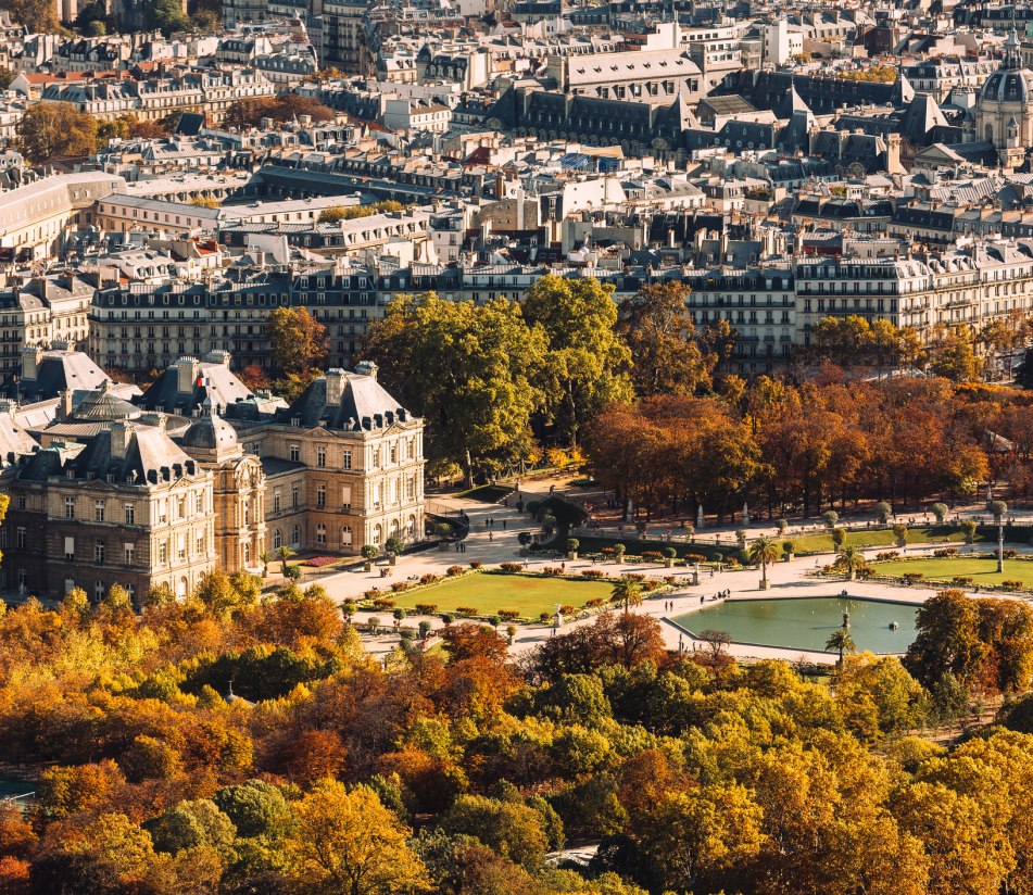 Bahnhit Luxemburg Stadt Herbst, © gettyimages Alexander Spatari
