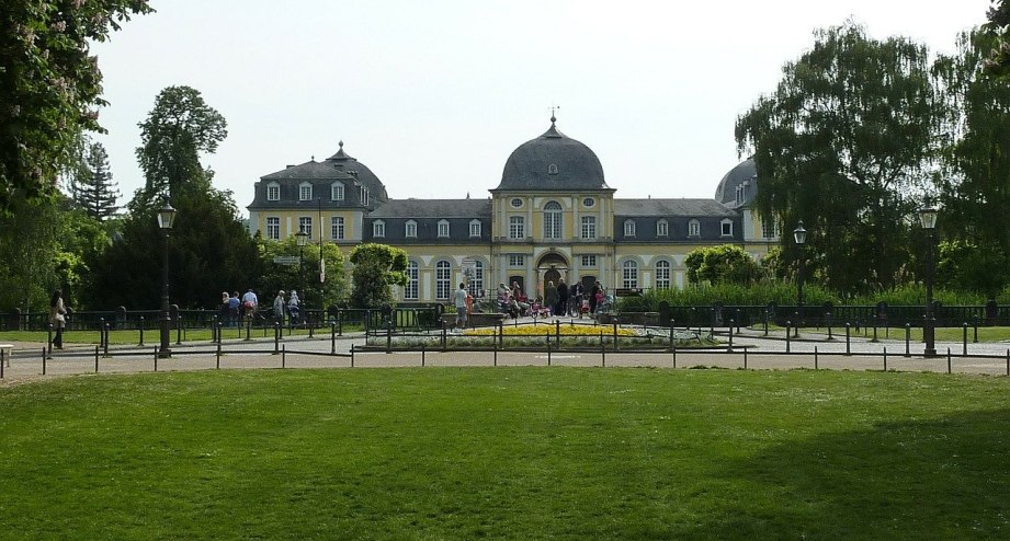 Bahnhit Kurfürstliches Schloss Bonn, © Pixabay, Martin Willms