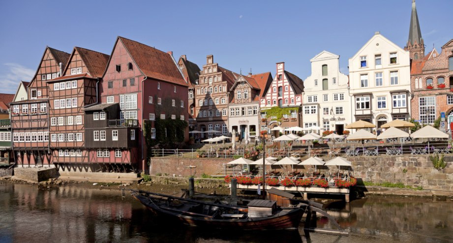 Hafen an der Ilmenau in Lüneburg. - BAHNHIT.DE, © getty; Foto: Westend61