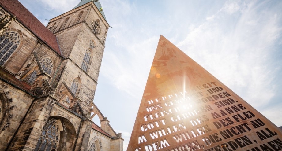 Kirchturm der St. Andreas Kirche. - BAHNHIT.DE, © Hildesheim Marketing GmbH, Foto Dagmar Schwelle