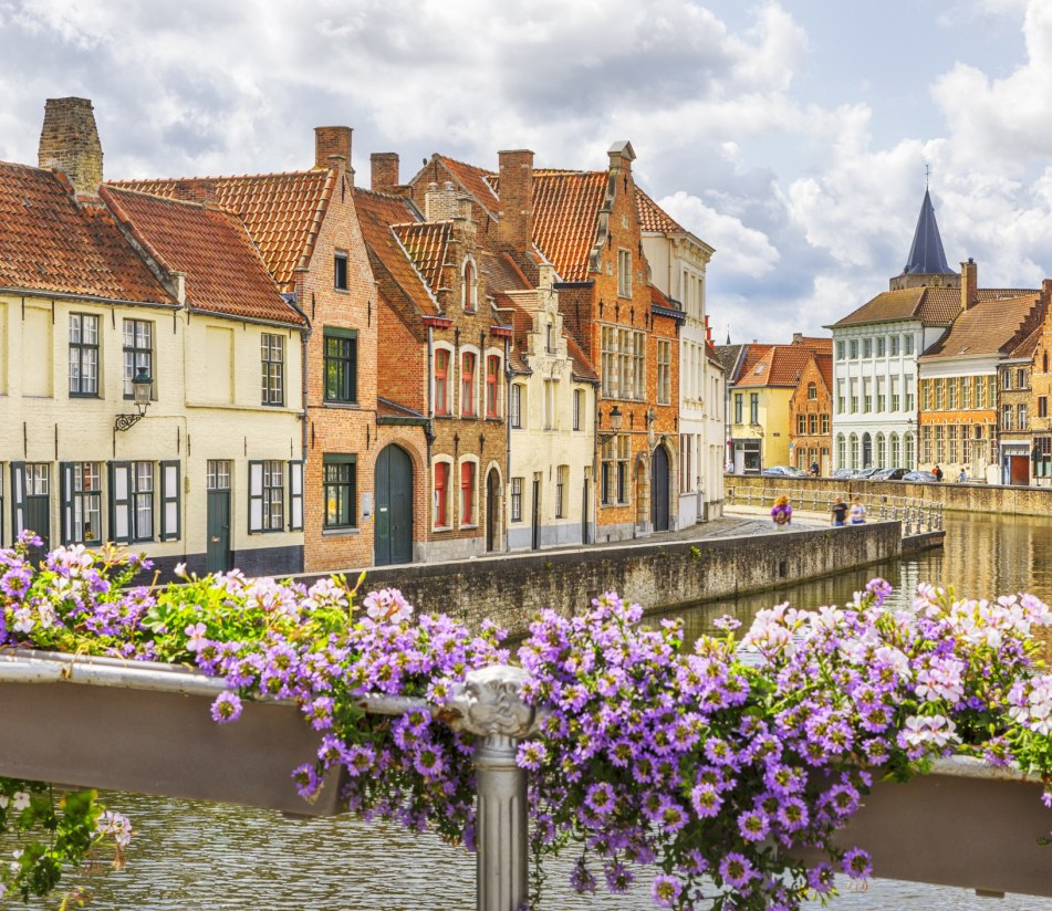 Brügge im Frühling, © GettyImages_tunart