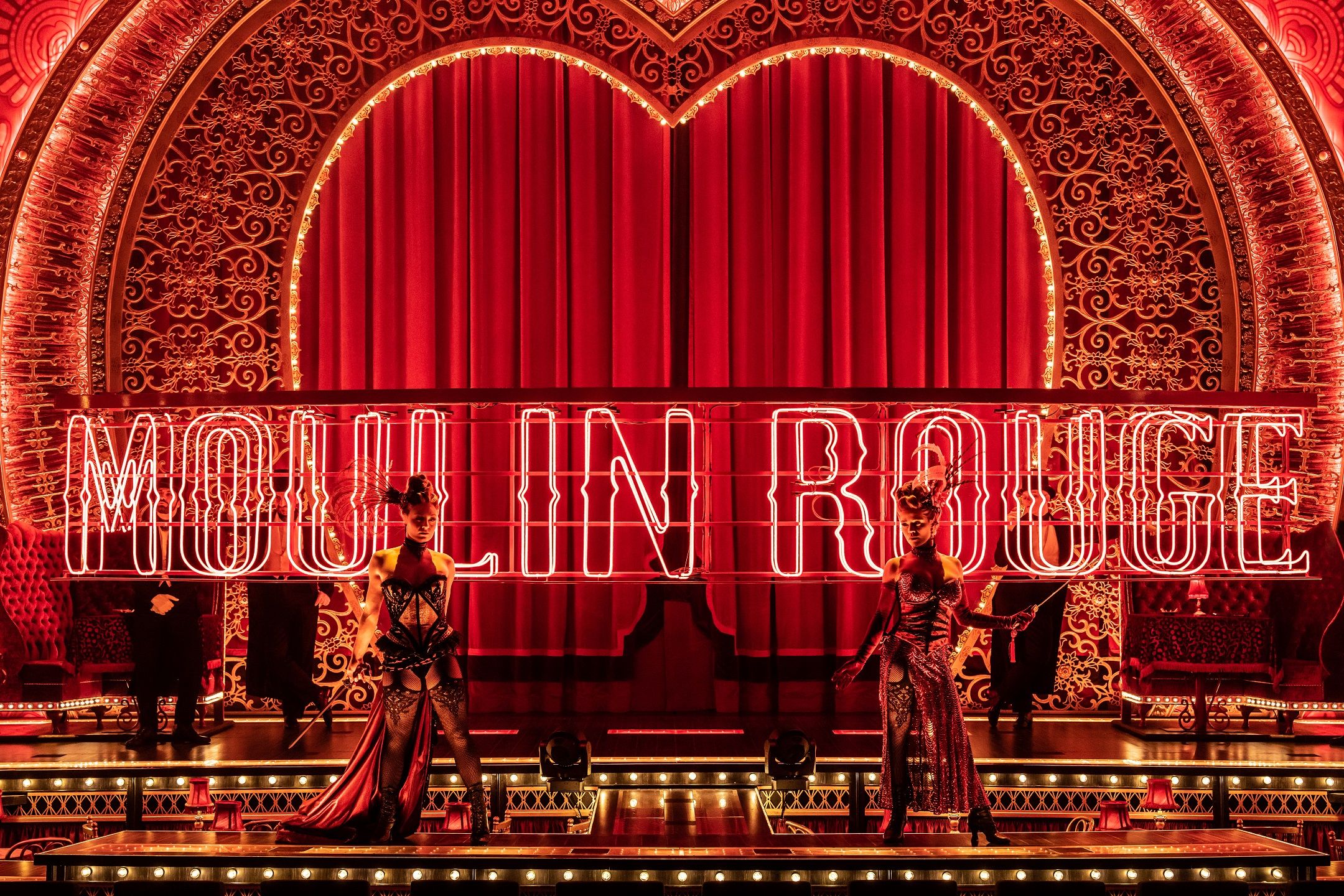Die Bühne von Moulin Rouge! Das Musical in Köln
