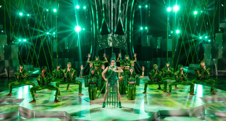 FriPa_Falling-in-love_Kostuemdesign_green_Jean-Paul-Gaultier, © Friedrichstadtpalast Berlin