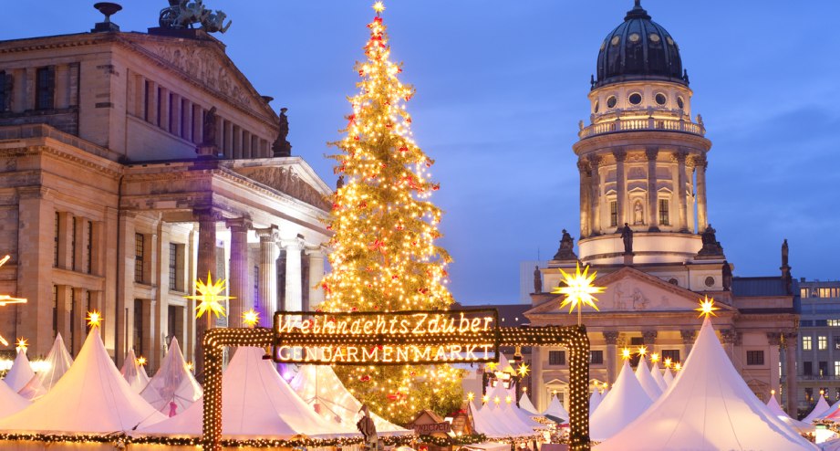Weihnachten-Gendarmenmarkt-Eingang, © GettyImages, TravelpixLtd