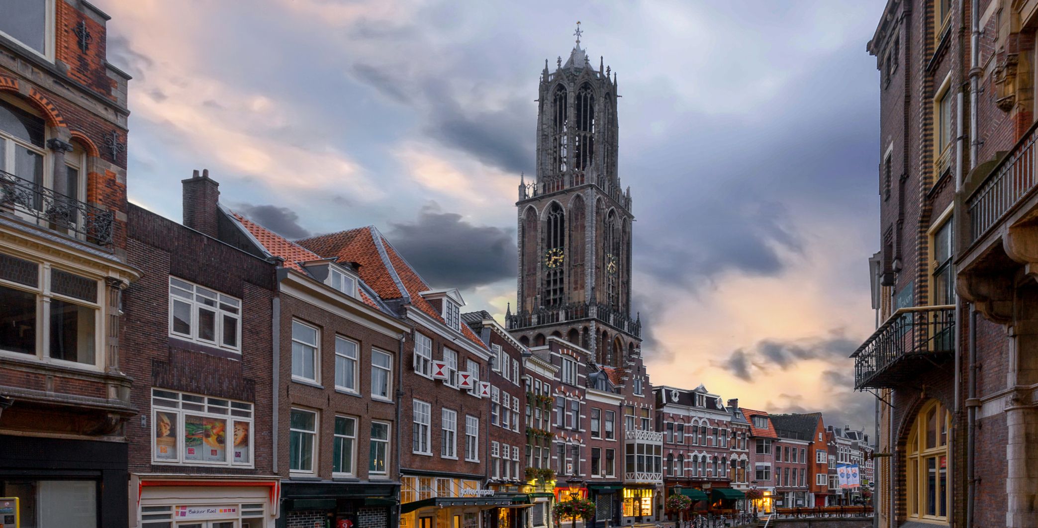 Dom in Utrecht mit Altstadt im Vordergrund