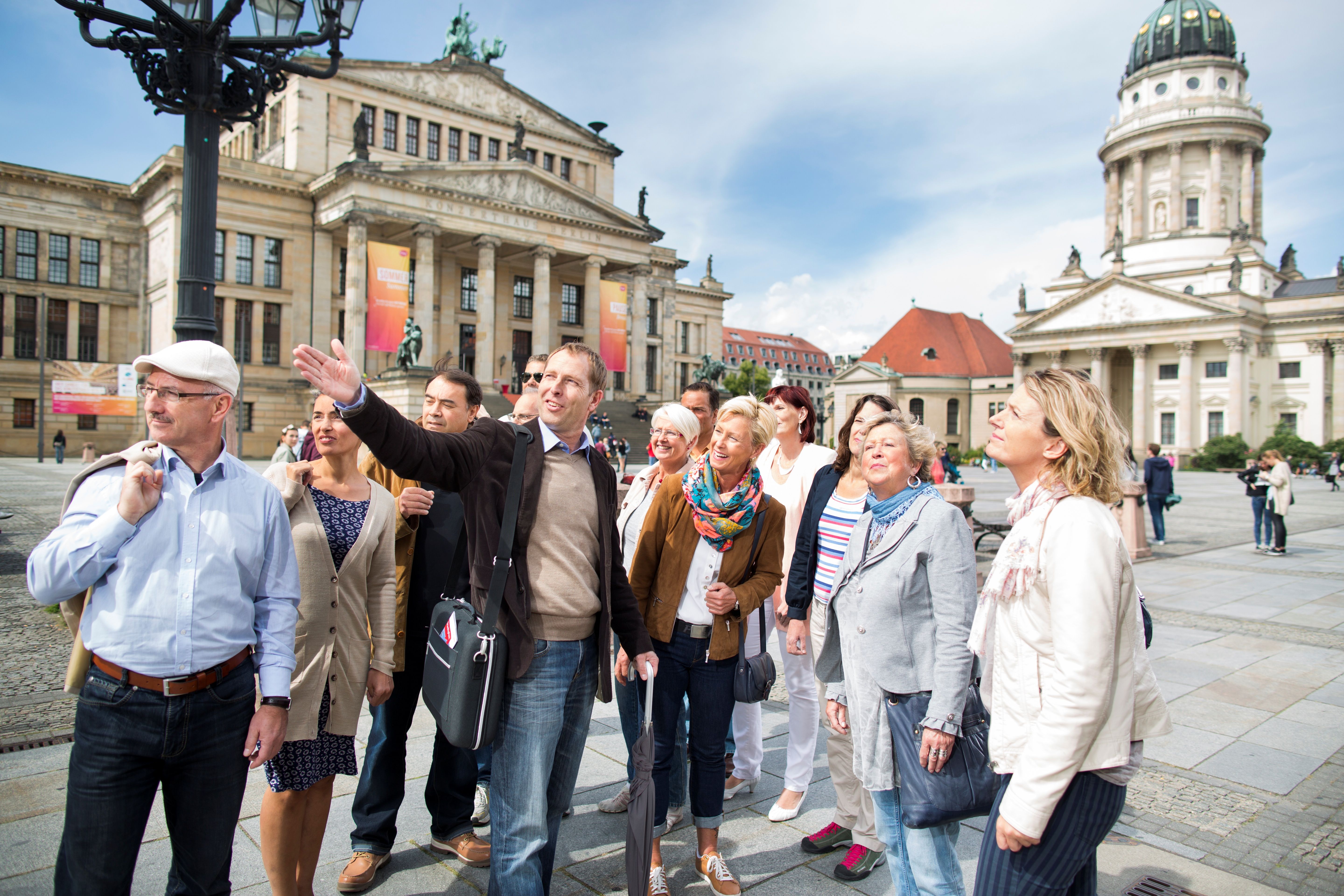 Reisegruppe am Gendarmenmarkt Berlin
