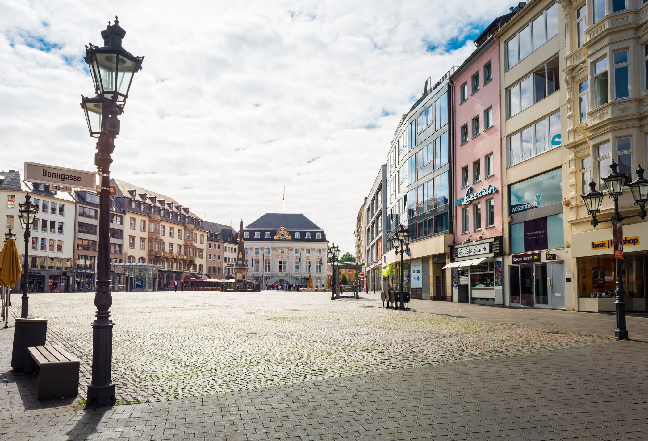 Marktplatz in Bonn mit historischen Gebäuden