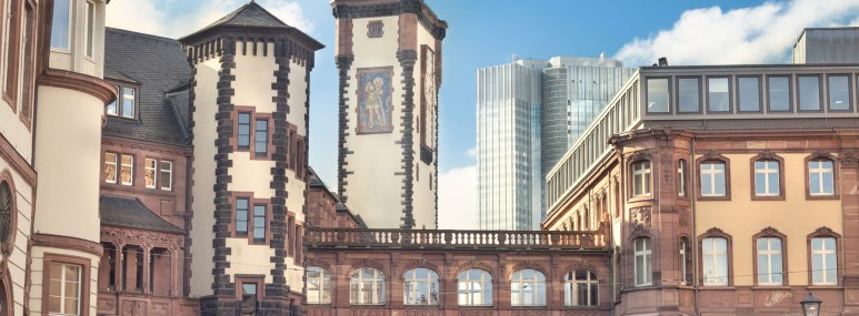 Frankfurter Altstadt, Blick auf den Turm Langer Franz - BAHNHIT.DE, © getty, Foto: johny007pan
