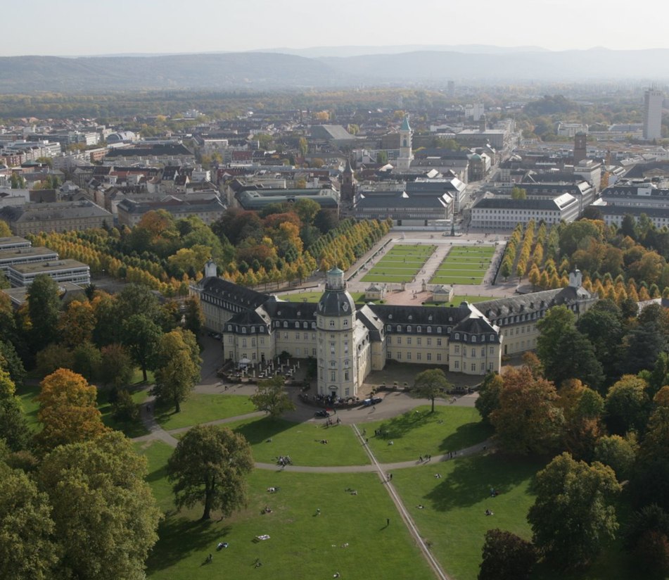 Panorama von Karlsruhe mit Schloss - BAHNHIT.DE, © Fotograf: Picasa