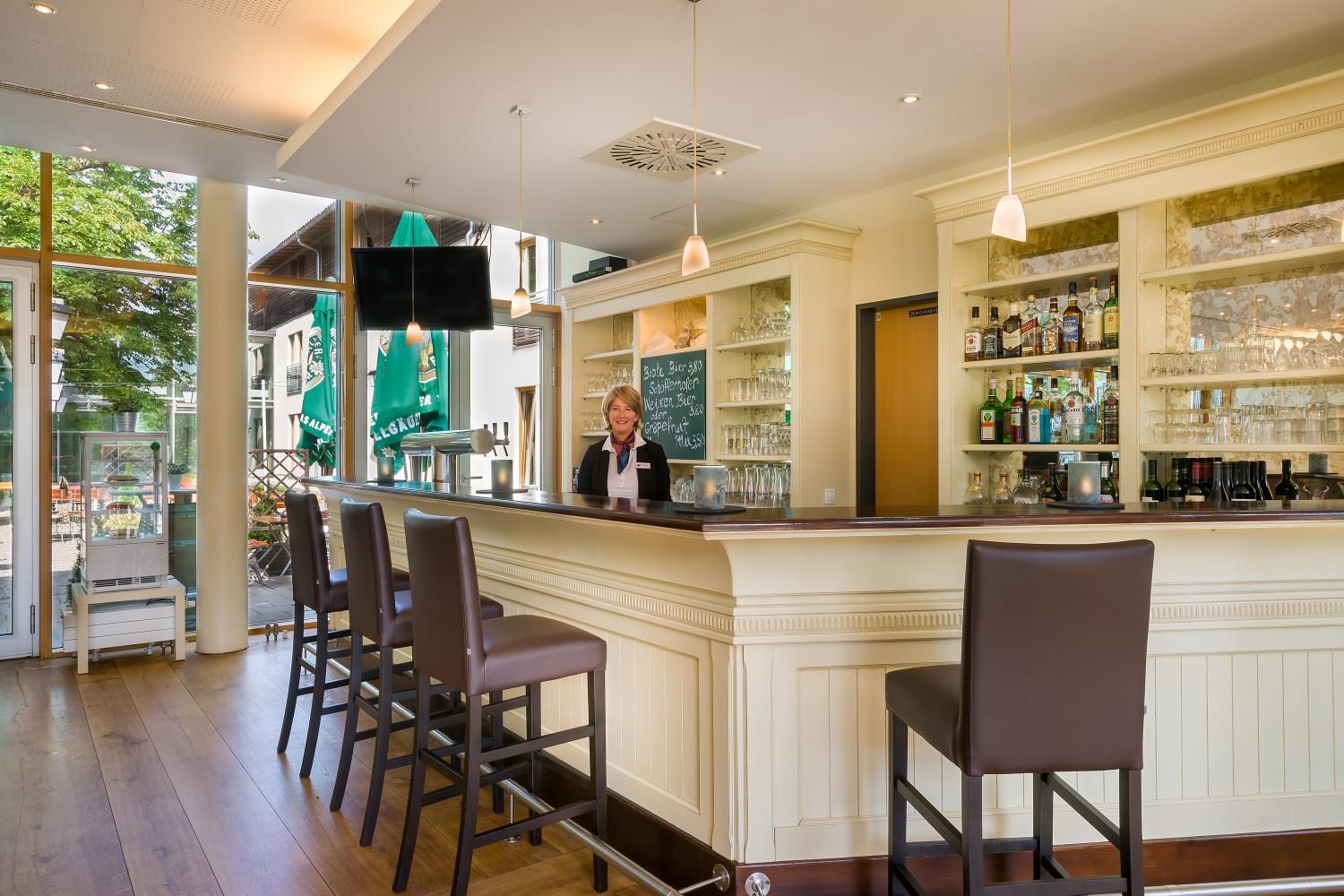 Hotel Bar