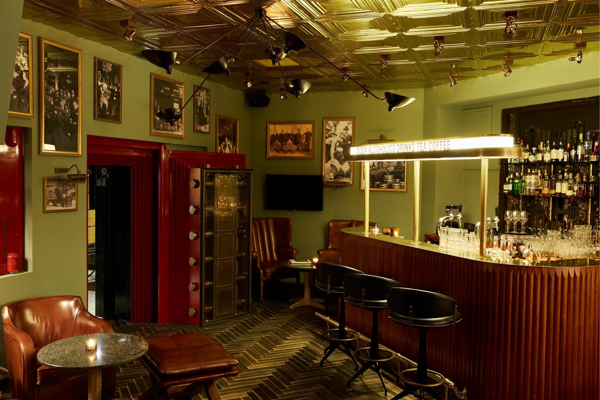Hotel Bar