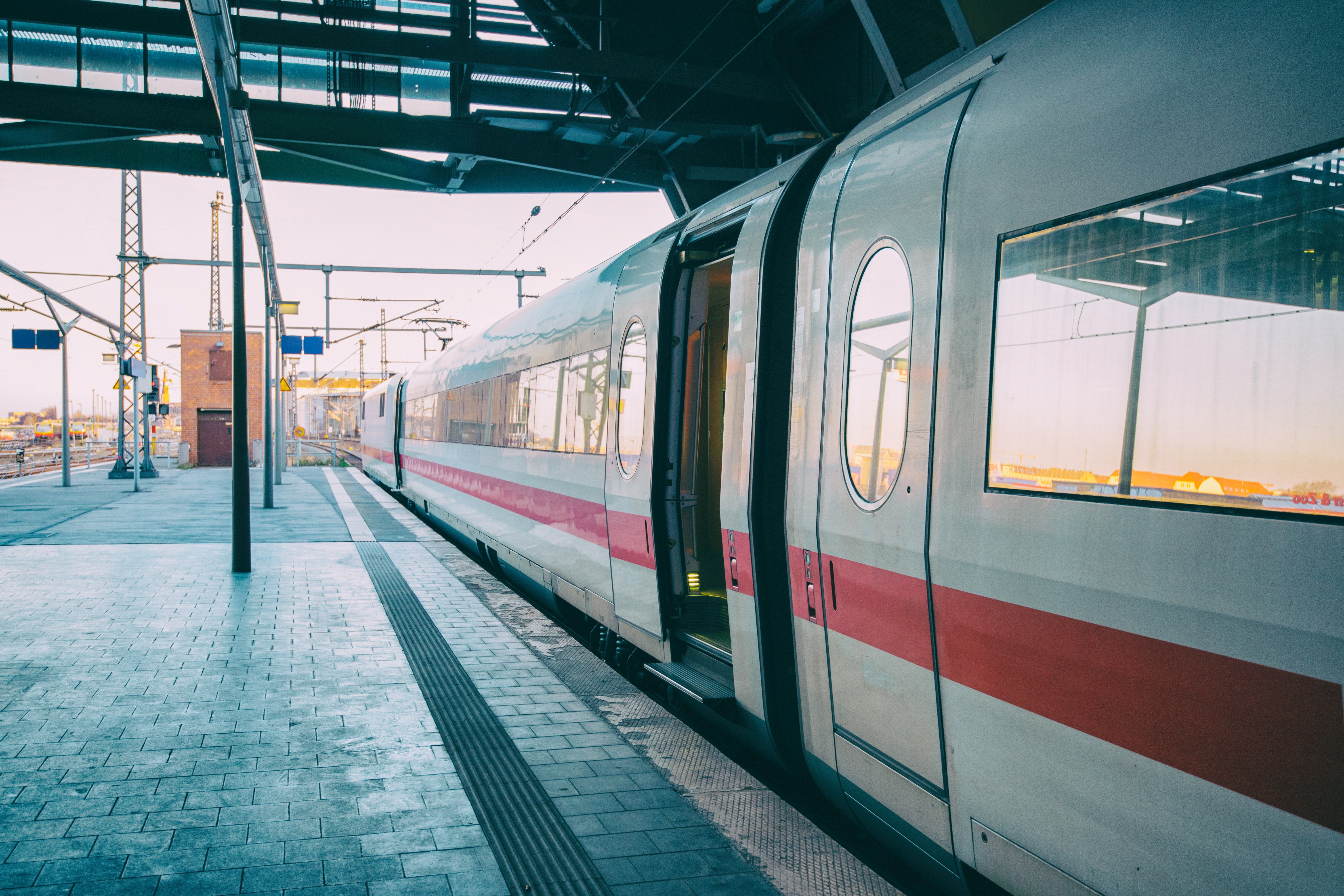 ICE am Bahnhof