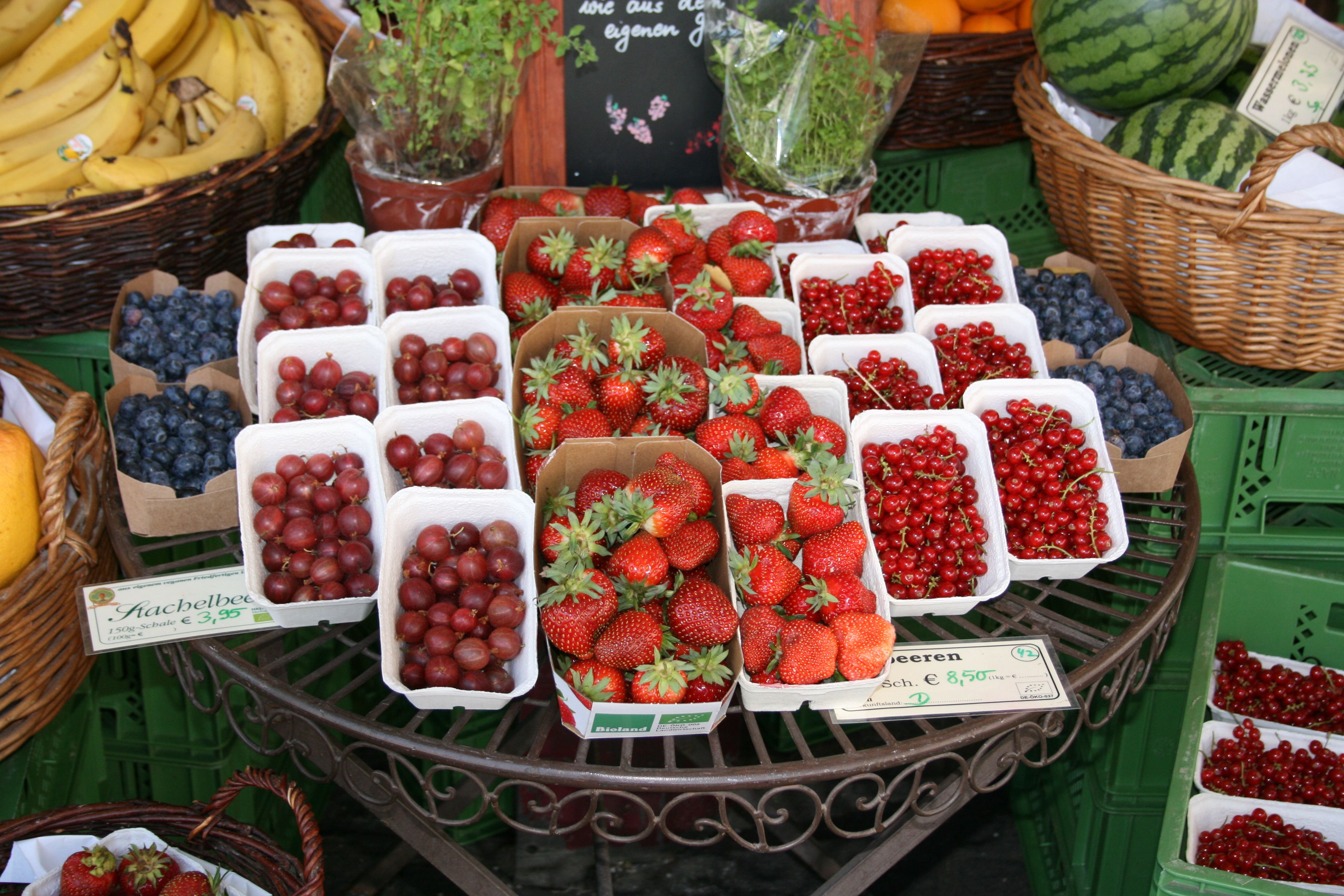 Frische Beeren auf dem Viktualienmarkt.