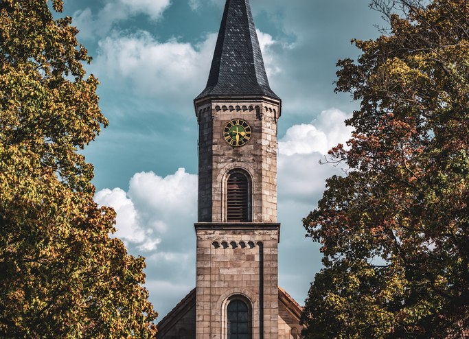 Bahnhit Erlangen Kirche, © gettyimages Severin Wuensch / EyeEm