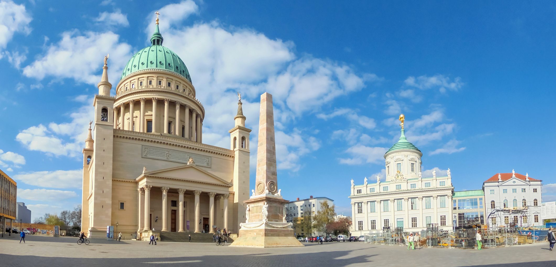 Nikolaikirche und Obelisk sowie weitere Bauten auf dem Alten Markt in Potsdam