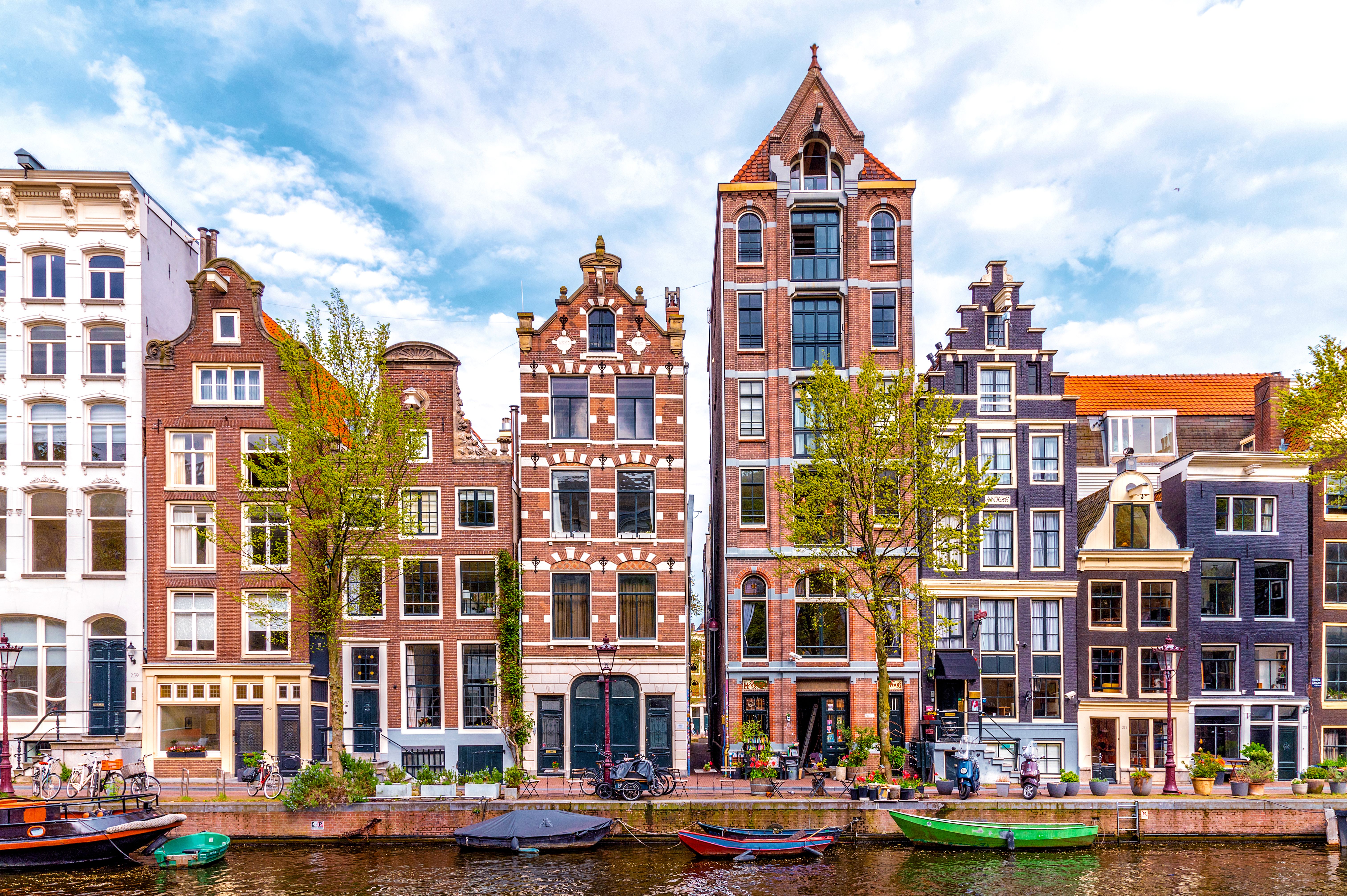 Amsterdam schmale Häuser entlang Gracht