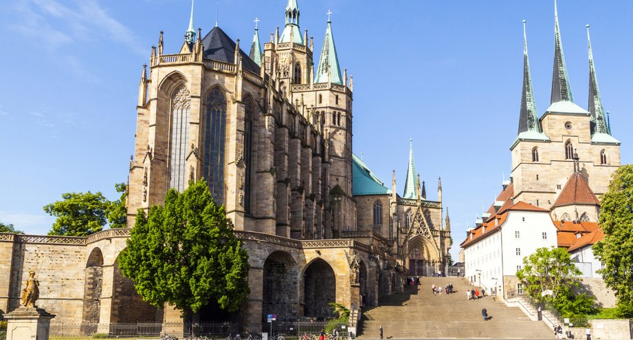 Der Domberg in Erfurt mit dem Dom - BAHNHIT.DE, © getty, Foto: Meinzahn