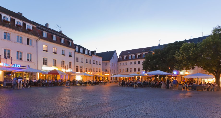 Der St. Johanner Markt in Saarbrücken - BAHNHIT.DE, © Getty, Foto: Werner Dieterich