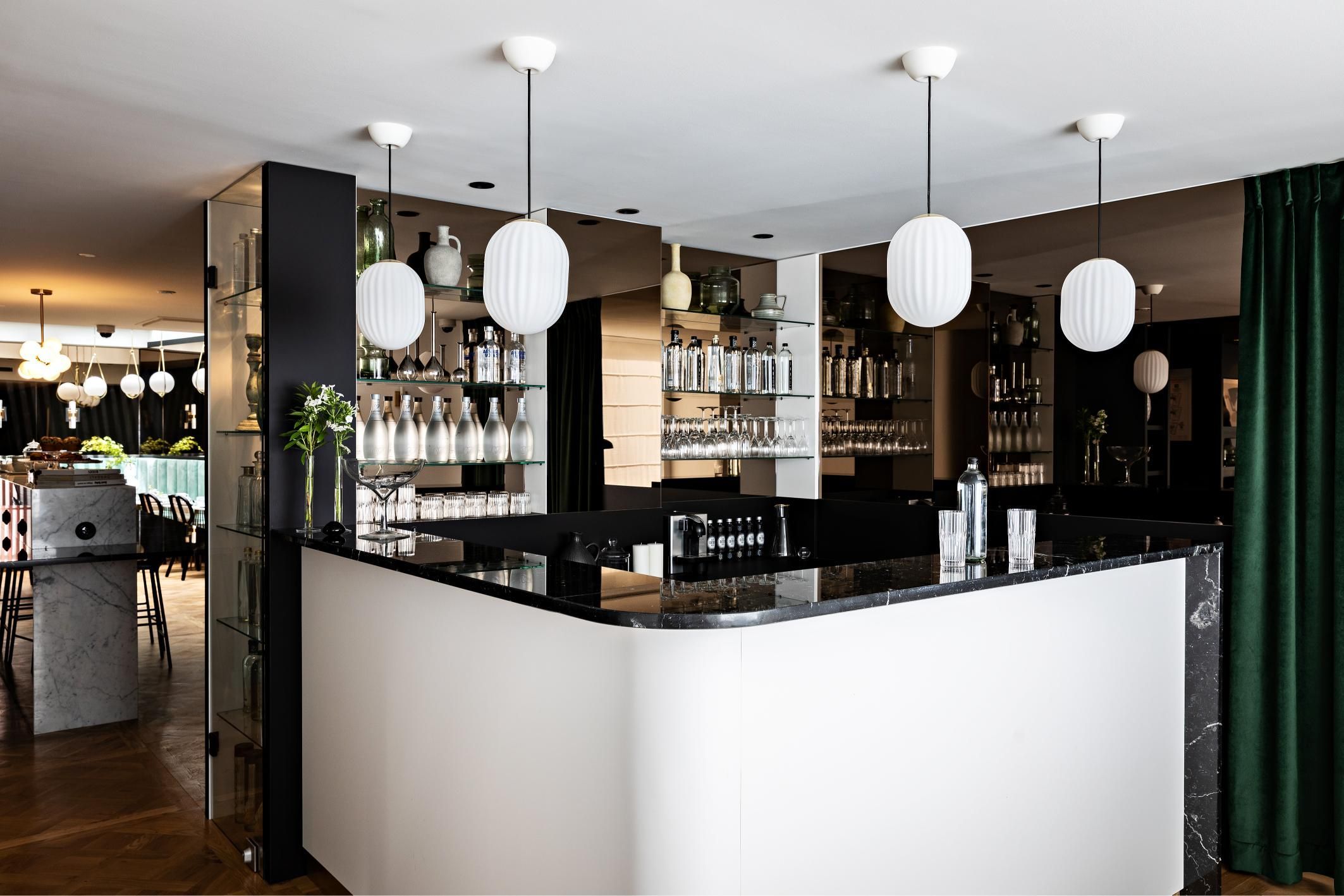 Hotel Bar